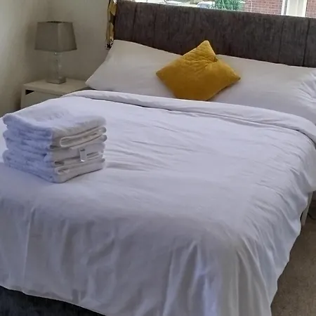 Cozy One Bedroom Holiday With Free Parking