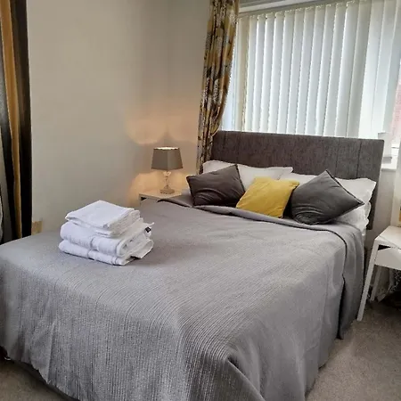 Cozy One Bedroom Holiday With Free Parking *