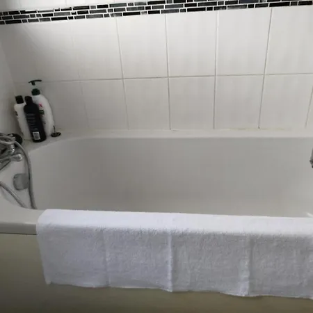 Ferienhaus Cozy One Bedroom Holiday With Free Parking *